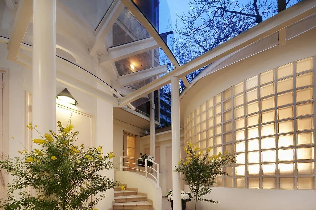 Au Pacific Otel Paris
